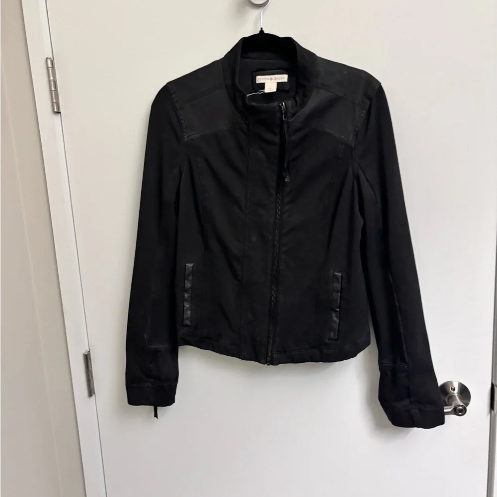 Casual jacket with leather detail